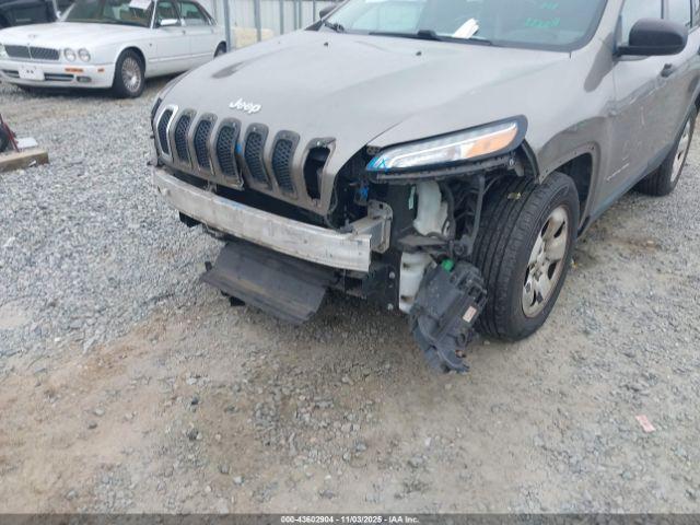 Jeep Cherokee Sport 4x4 Image 5