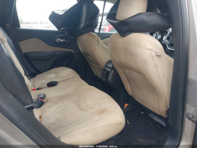 Jeep Cherokee Sport 4x4 Image 10