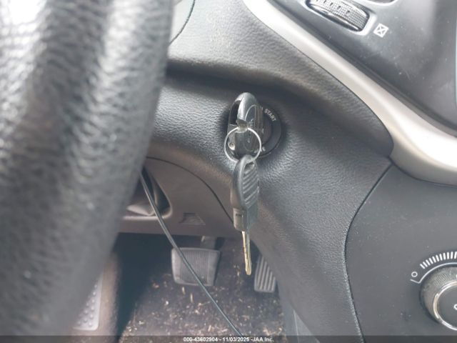 Jeep Cherokee Sport 4x4 Image 9