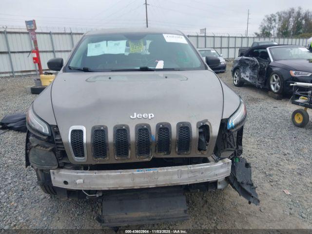 Jeep Cherokee Sport 4x4 Image 14