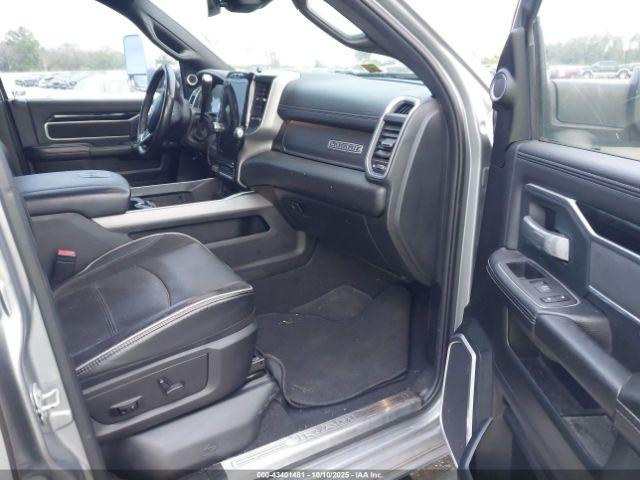 Ram 3500 Laramie  4x4 8' Box Image 12