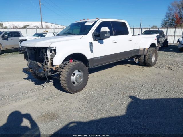 Ford F-350 Lariat Image 4