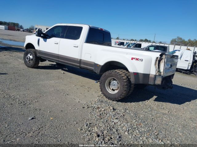 Ford F-350 Lariat Image 8