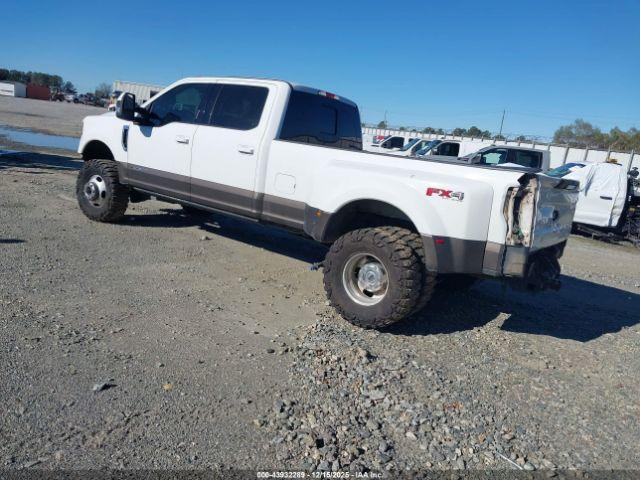 Ford F-350 Lariat Image 8