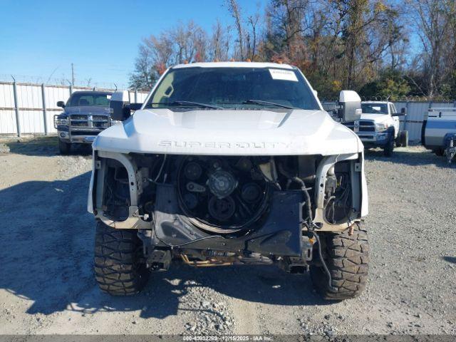 Ford F-350 Lariat Image 6