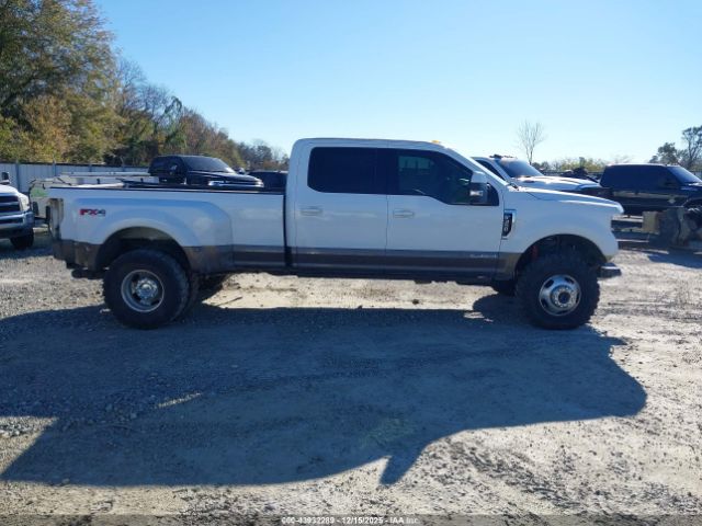 Ford F-350 Lariat Image 18