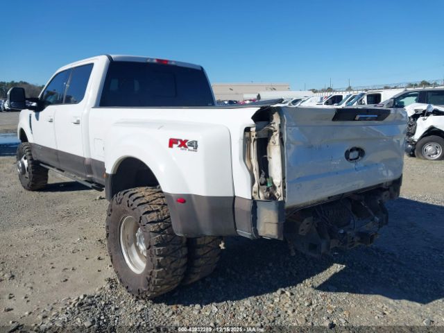 Ford F-350 Lariat Image 16