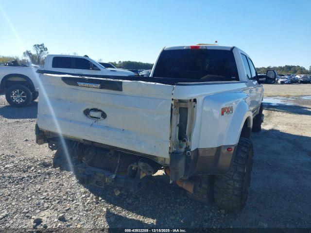 Ford F-350 Lariat Image 17