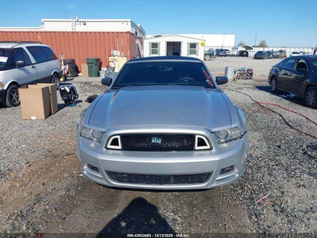Ford Mustang V6 Image 14