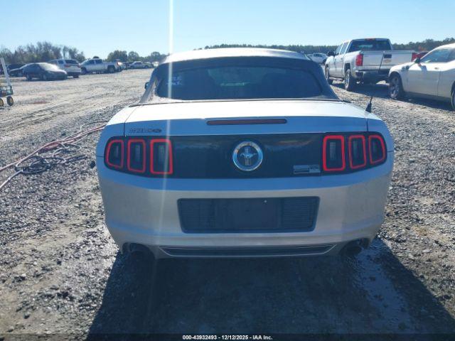Ford Mustang V6 Image 16