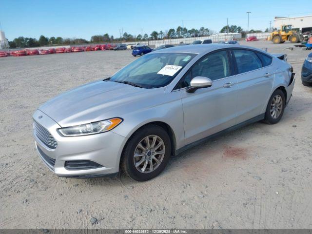 Ford Fusion S Image 10