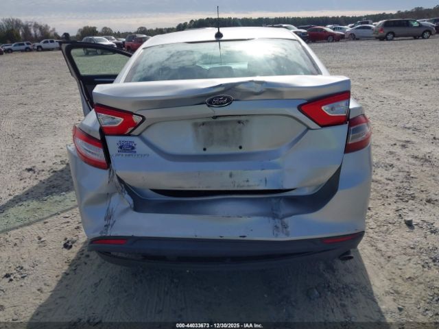 Ford Fusion S Image 9