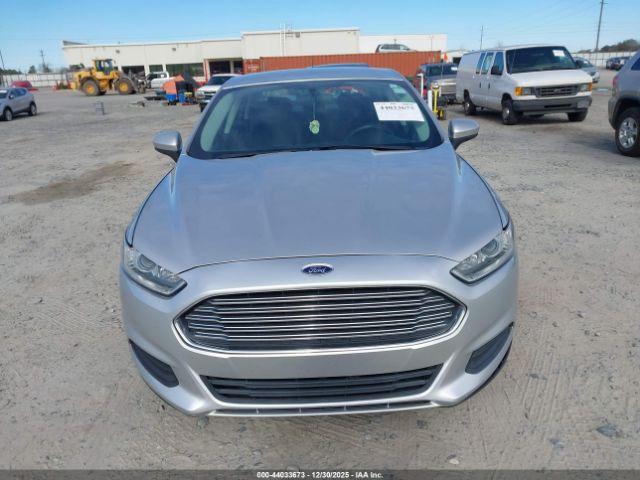 Ford Fusion S Image 2