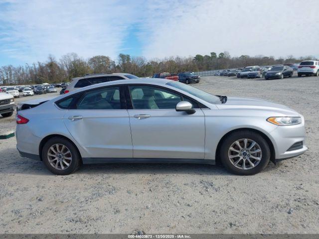 Ford Fusion S Image 14