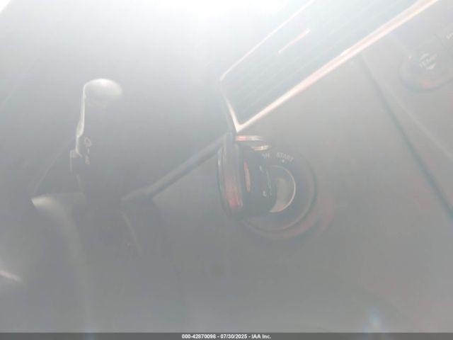 Chrysler Pacifica Touring Image 11