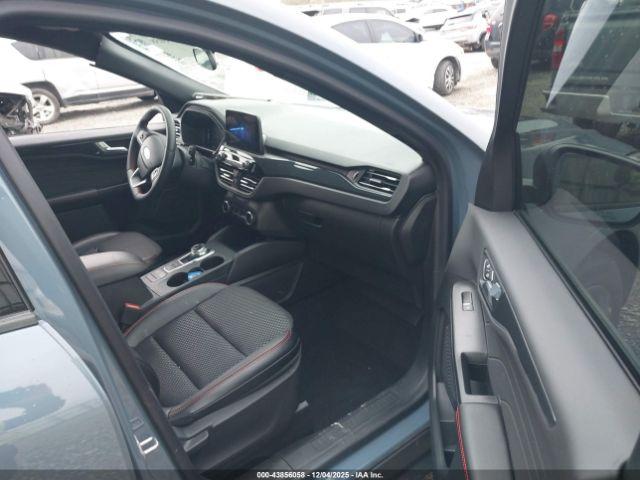 Ford Escape St-line Image 3