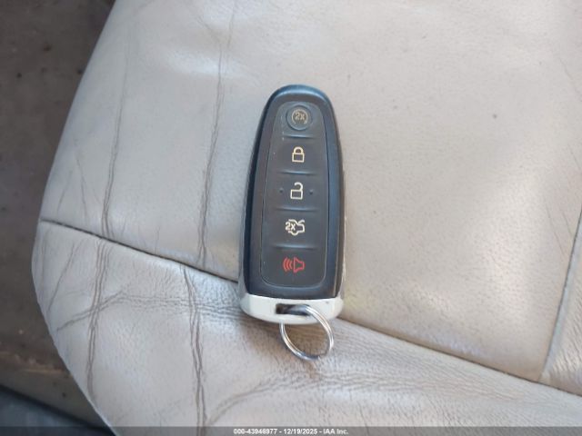 Ford Escape Titanium Image 11