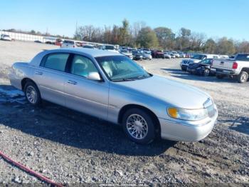  Salvage Lincoln Towncar