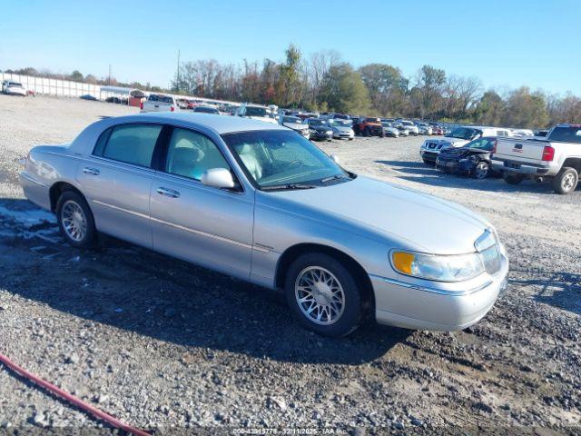  Salvage Lincoln Towncar