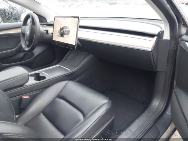 Tesla Model 3 Rear-wheel Drive Image 4