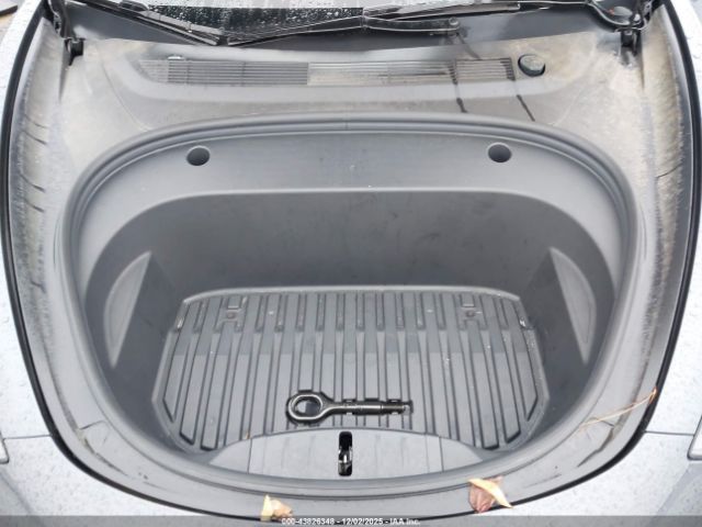 Tesla Model 3 Rear-wheel Drive Image 9