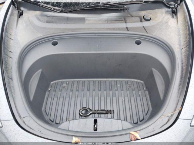 Tesla Model 3 Rear-wheel Drive Image 9