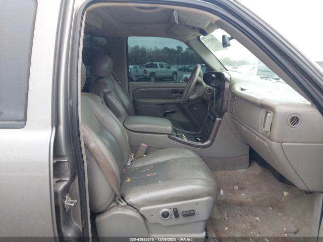 GMC Yukon Denali Image 10