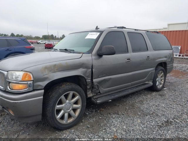 GMC Yukon Denali Image 9