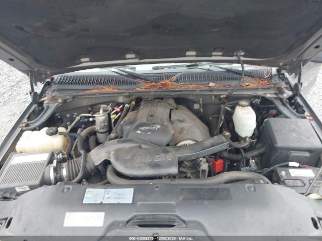 GMC Yukon Denali Image 11