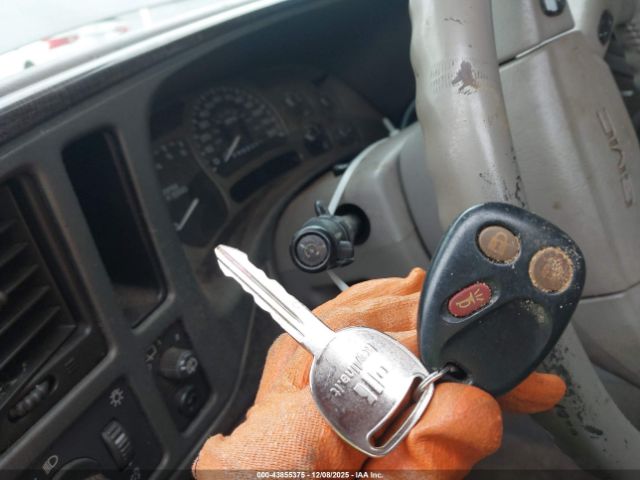 GMC Yukon Denali Image 7